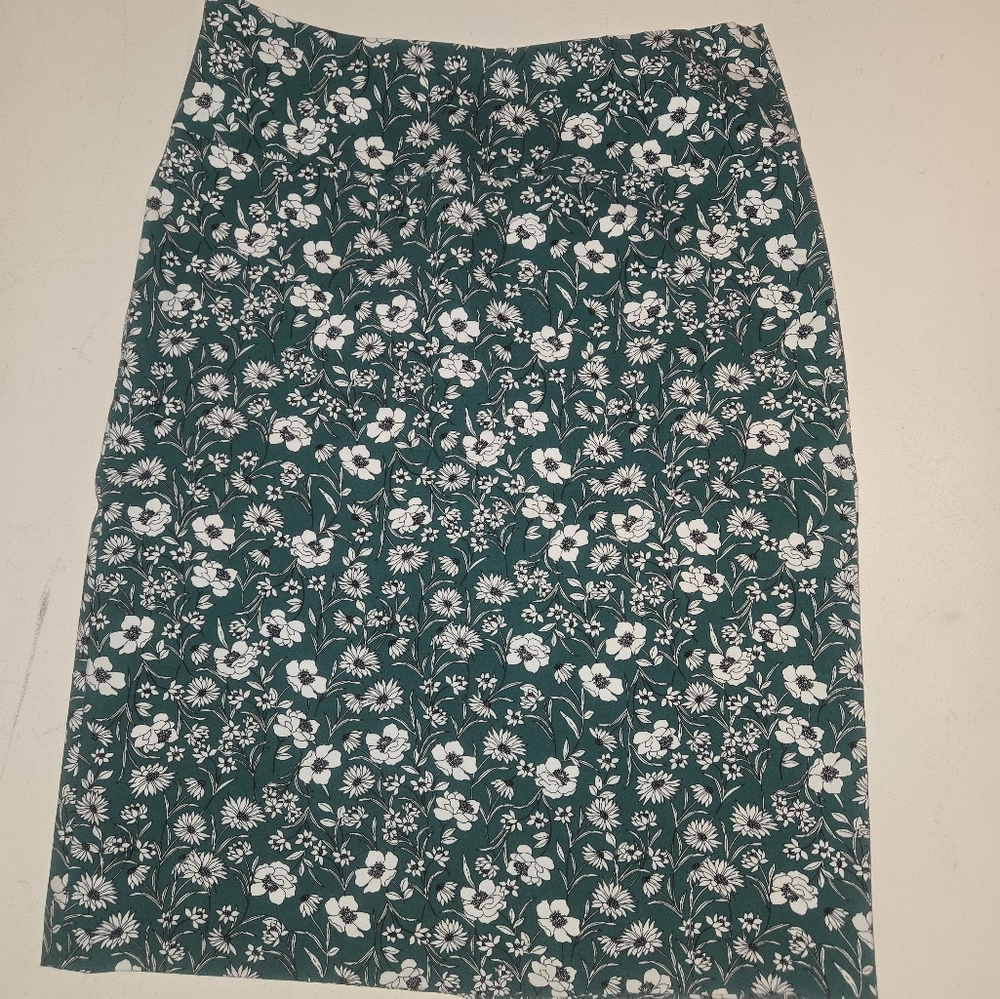 Stretch/ pull over pencil skirt